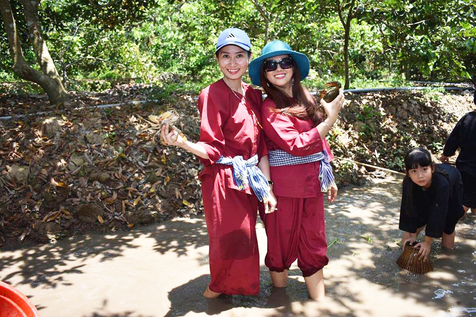Tour Mò Cua Bắt Ốc